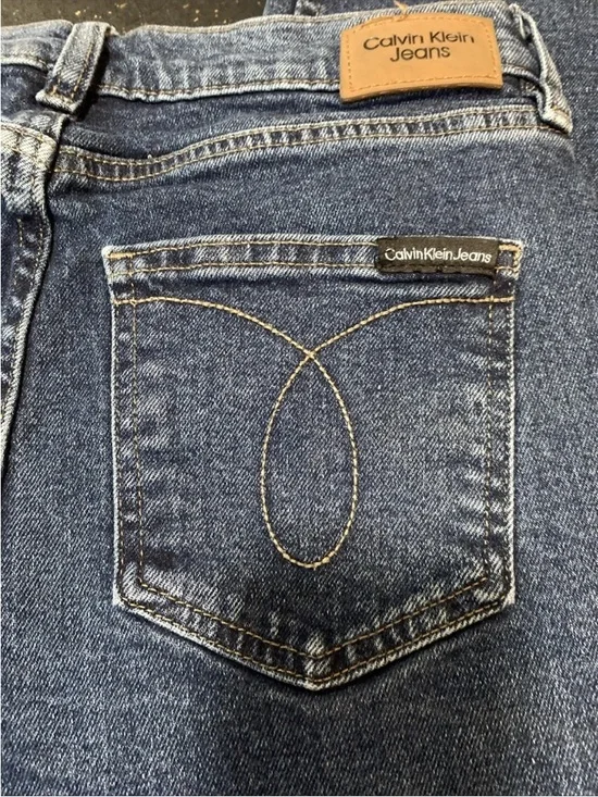 Calvin Klein Jeans Women’s Size 8 Blue Medium Wash straight Leg Denim - Picture 12 of 12